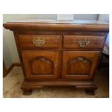 Thomasville Queen Anne Nightstand Cabinet 29x17x27 Traditional