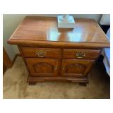 Thomasville Queen Anne Nightstand Cabinet 29x17x27 Traditional