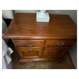 Thomasville Queen Anne Nightstand Cabinet 29x17x27 Traditional