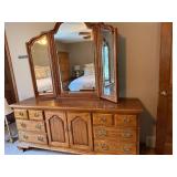 Thomasville Fisher Park Door Dresser w Tri Fold Mirror Oak Finish