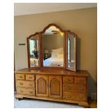 Thomasville Fisher Park Door Dresser w Tri Fold Mirror Oak Finish