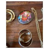 Vintage Costume Jewelry Lot Gold Tone Earrings Brooch Necklaces 16 Pc