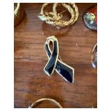 Vintage Costume Jewelry Lot Gold Tone Earrings Brooch Necklaces 16 Pc