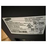 Samsung 32" LCD HDTV LN32D403E4DXZA w/ Stand Black Good