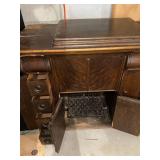 Singer Treadle Sewing Machine in Oak Cabinet Antique 4 Drawer Base