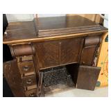 Singer Treadle Sewing Machine in Oak Cabinet Antique 4 Drawer Base