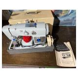 Montgomery Ward Signature Zig Zag Sewing Machine UUR 276 w Case