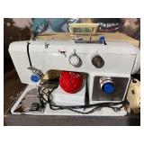 Montgomery Ward Signature Zig Zag Sewing Machine UUR 276 w Case