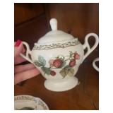 Noritake Royal Orchard 9416 Berry Pattern Dinnerware Set