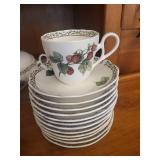 Noritake Royal Orchard 9416 Berry Pattern Dinnerware Set