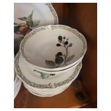 Noritake Royal Orchard 9416 Berry Pattern Dinnerware Set