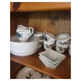 Noritake Royal Orchard 9416 Berry Pattern Dinnerware Set