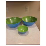 Assorted Plastic Storage Containers & Lids with Doilies - Ziploc Doilies Set