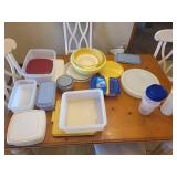 Assorted Plastic Storage Containers & Lids with Doilies - Ziploc Doilies Set