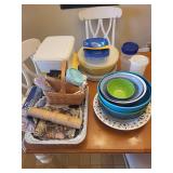 Assorted Plastic Storage Containers & Lids with Doilies - Ziploc Doilies Set