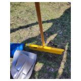 Shovels & Spades Garden Tools Set - Wooden Handles, Blue Tub, Scoop