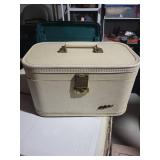 Vintage Beige Vanity Case - Brass Hardware & Padded Handle