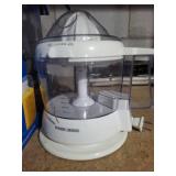 Black & Decker JE2200B 400-Watt Fruit & Vegetable Juice Extractor
