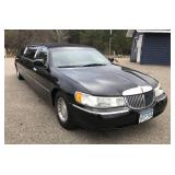 2001 Lincoln Town Car Limousine