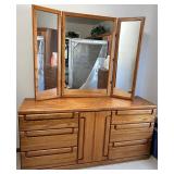Oak Wood Vanity Dresser & 3-Panel Tri-Fold Mirror (Lots #232 #233, #234 and #235 are Matching)