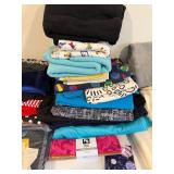 Rubbermaid Roughneck Storage Tote with Assorted Fabrics