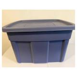 Rubbermaid Roughneck Storage Tote with Assorted Fabrics