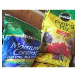 4+ Bags Miracle-Gro Potting Soil Mi...