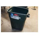 *2* Rubbermaid Garbage Cans