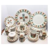Farberware Winbox Pattern Stoneware Set – Service for 8