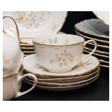 Hutschenreuther Selb Bavaria “The Old Charleston” China Set – Service for 8 (Gold Rim)