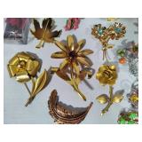 Lot of Floral/Leaf Brooches
