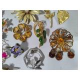 Lot of Floral/Leaf Brooches