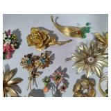 Lot of Floral/Leaf Brooches
