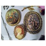 Assorted Vintage Jewelry