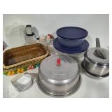 Vintage Pyrex, Rubbermaid, Serving Pieces & Pots