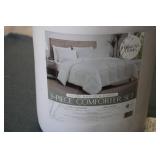 DOWN ALTERNATIVE COMFORTER SET KING...