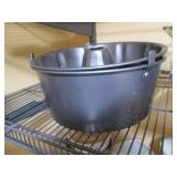 Glass measuring cups, cake pan, Sto...