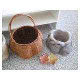 31in. Wooden shoe shelf, wicker bas...