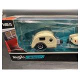 Maisto Design 1:64 1965 Volkswagen Karmann Ghia & Traveler Trailer 8+