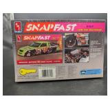 AMT Snap Fast 132 Interstate Batteries Joe Gibbs Racing Lumina Model Kit