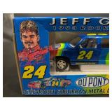 Motorsport Traditions Jeff Gordon 1993 Rookie Chevrolet Suburban Replica Bank 1:25