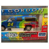 Motorsport Traditions Jeff Gordon 1993 Rookie Chevrolet Suburban Replica Bank 1:25