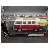 1962 Volkswagen Microbus 1:18 Die Cast Metal Deluxe Edition Fabric Sun-roof