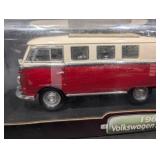 1962 Volkswagen Microbus 1:18 Die Cast Metal Deluxe Edition Fabric Sun-roof
