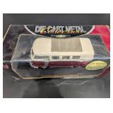 1962 Volkswagen Microbus 1:18 Die Cast Metal Deluxe Edition Fabric Sun-roof