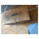 BOX WITH BELT SANDER