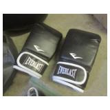 (EW2) Everlast 100 Lb Heavy Punchin...