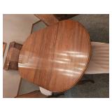 Thomasville Furniture American Contemporary Dining Table Set  (4 Chairs, 2 Leaves, Pads)