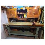 Sturdy Cabinet Work Bench Unit with Vise