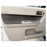 2009 FORD ESCAPE XLT *No Accidents Reported* (NO RESERVE)